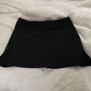 Black pleated lulu lemon skirt